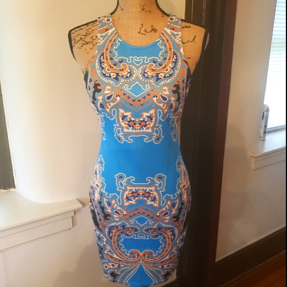 SLEEVELESS DRESS